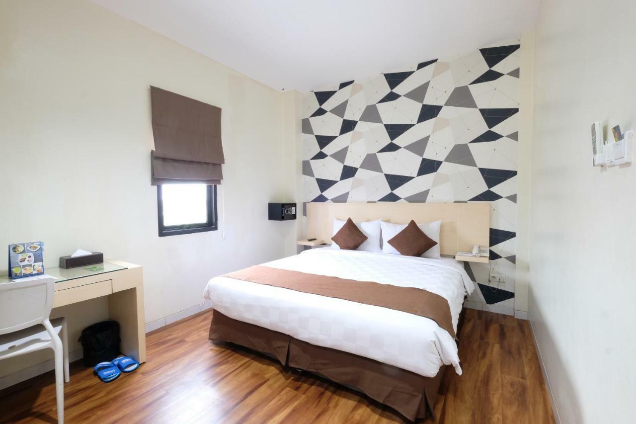 Hotel 88 Mangga Besar Raya 120 Jakarta By Wh Buitenkant foto