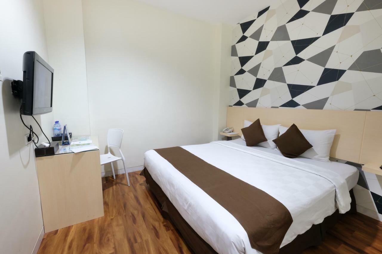Hotel 88 Mangga Besar Raya 120 Jakarta By Wh Buitenkant foto