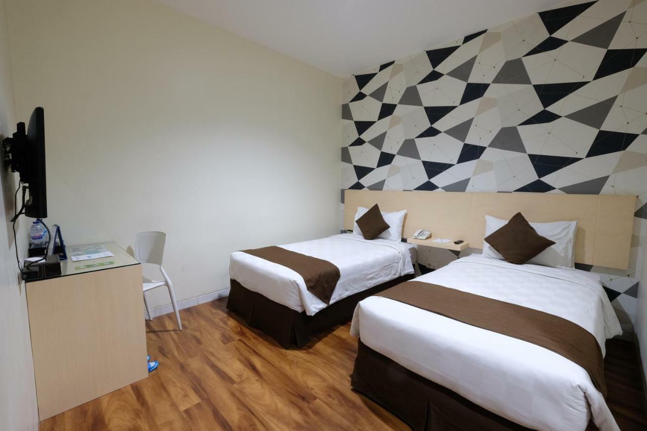 Hotel 88 Mangga Besar Raya 120 Jakarta By Wh Buitenkant foto